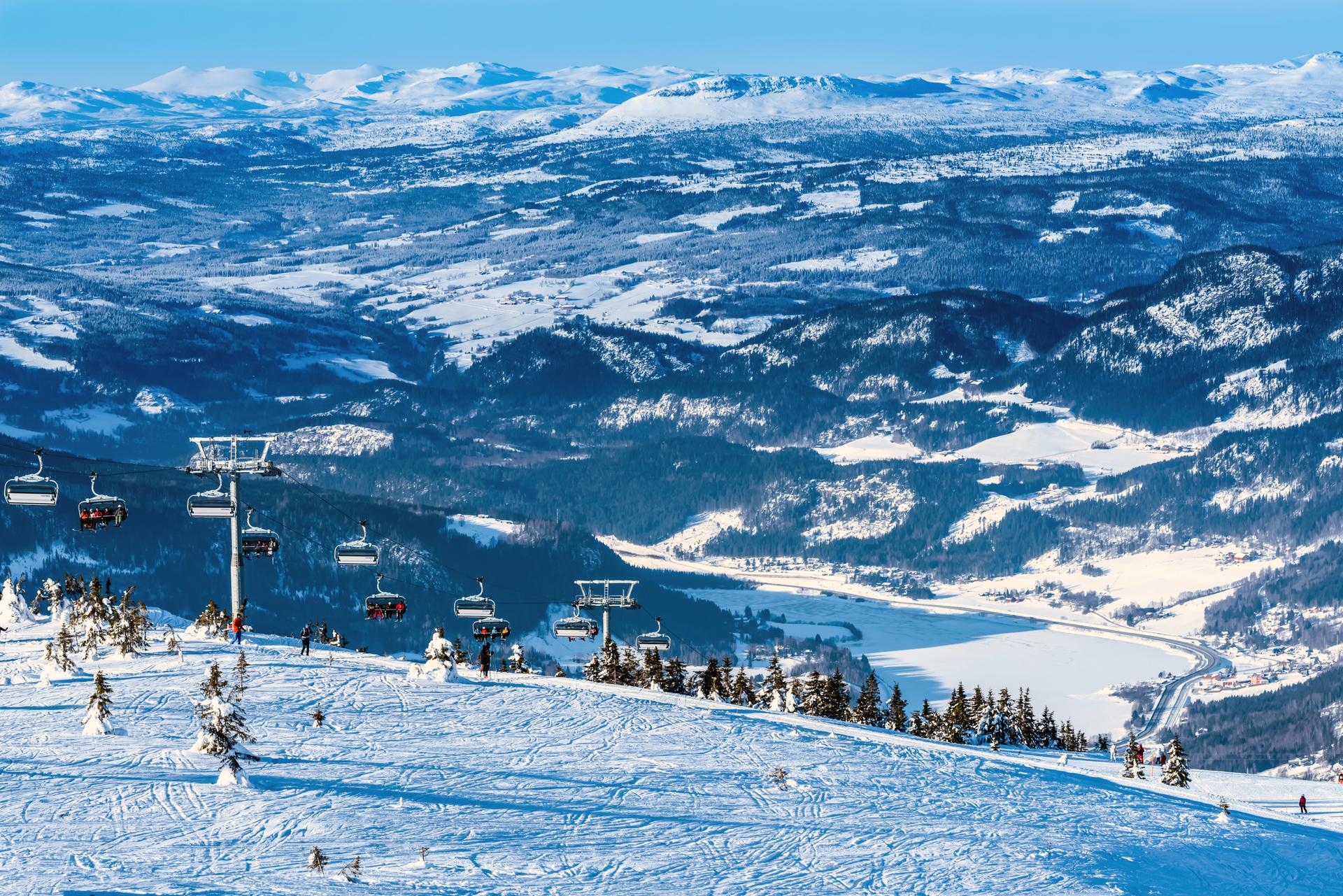 Hafjell-Norway-panorama-ski-lifts